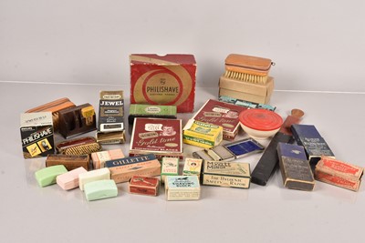 Lot 303 - A collection of shaving related items