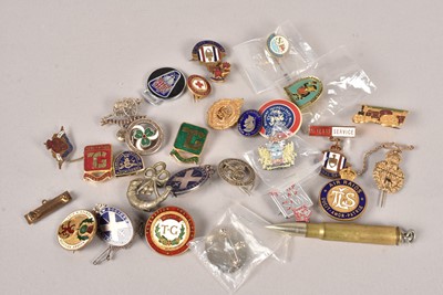 Lot 316 - A collection of pin badges