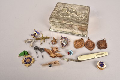 Lot 335 - A collection of various pin badges