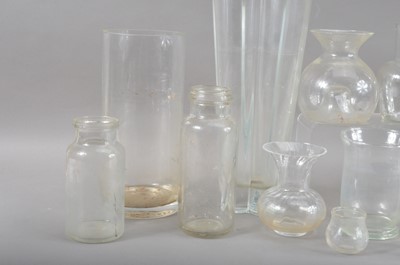Lot 69 - A collection of glassware