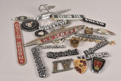 Lot 529 - A collection of Motoring badges