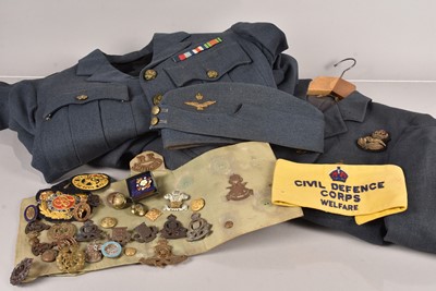 Lot 624 - An assortment of Military Items