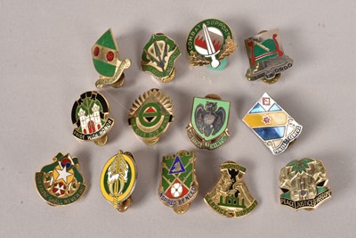 Lot 711 - A collection of US Army Military Police badges