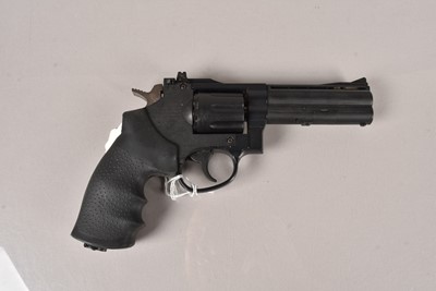 Lot 852 - A Gamo Combat R-77 Laser .177 4'' Air Pistol