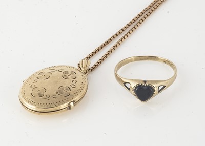 Lot 101 - A 9ct gold oval locket and chain