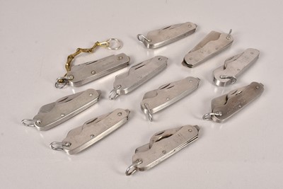 Lot 921 - A collection of Military Issue pocket knives