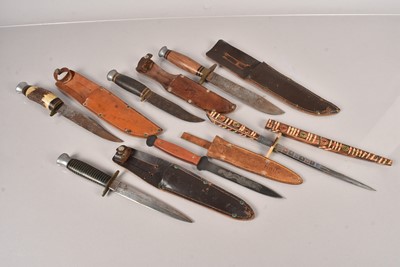 Lot 924 - A small collection of Hunting knives