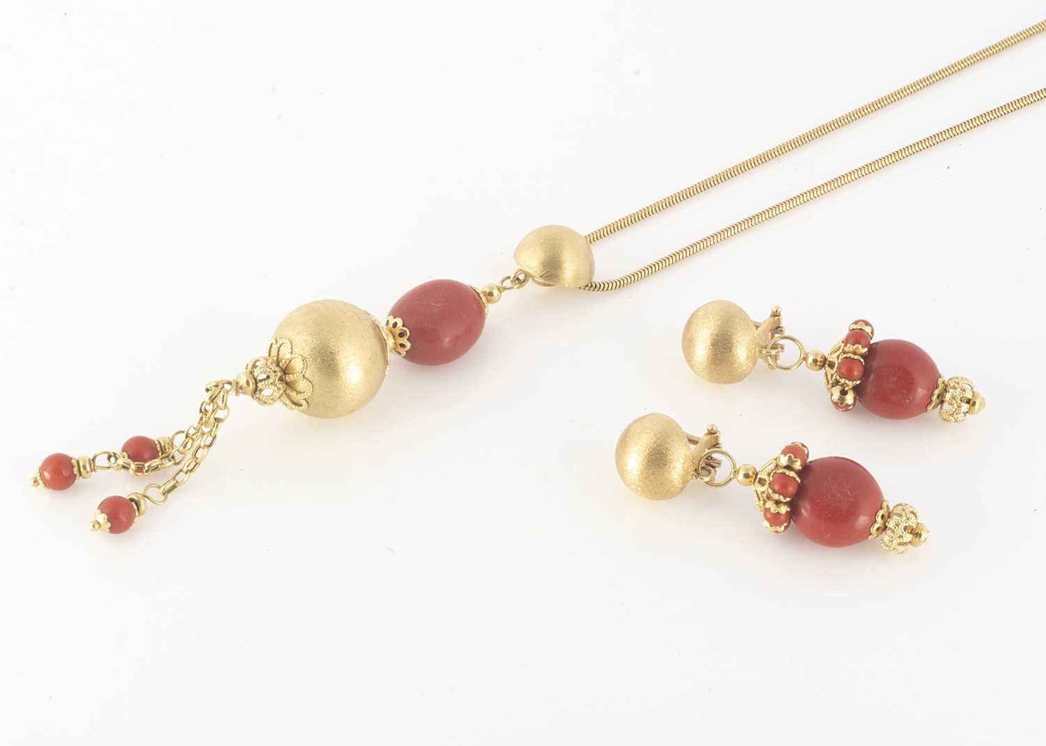 Lot 104 - An Italian 18ct gold and coral necklace and earring set by Di Lombardi Alessandron & Claudio