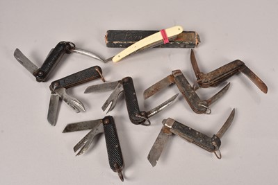 Lot 930 - A collection of War Period Jack Knives