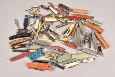 Lot 941 - A large collection of penknife and other knives