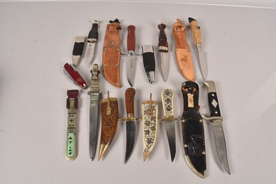 Lot 945 - An assortment of various knives