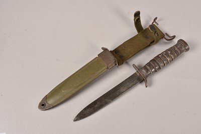 Lot 982 - A WWII US M3 Fighting Dagger by Imperial