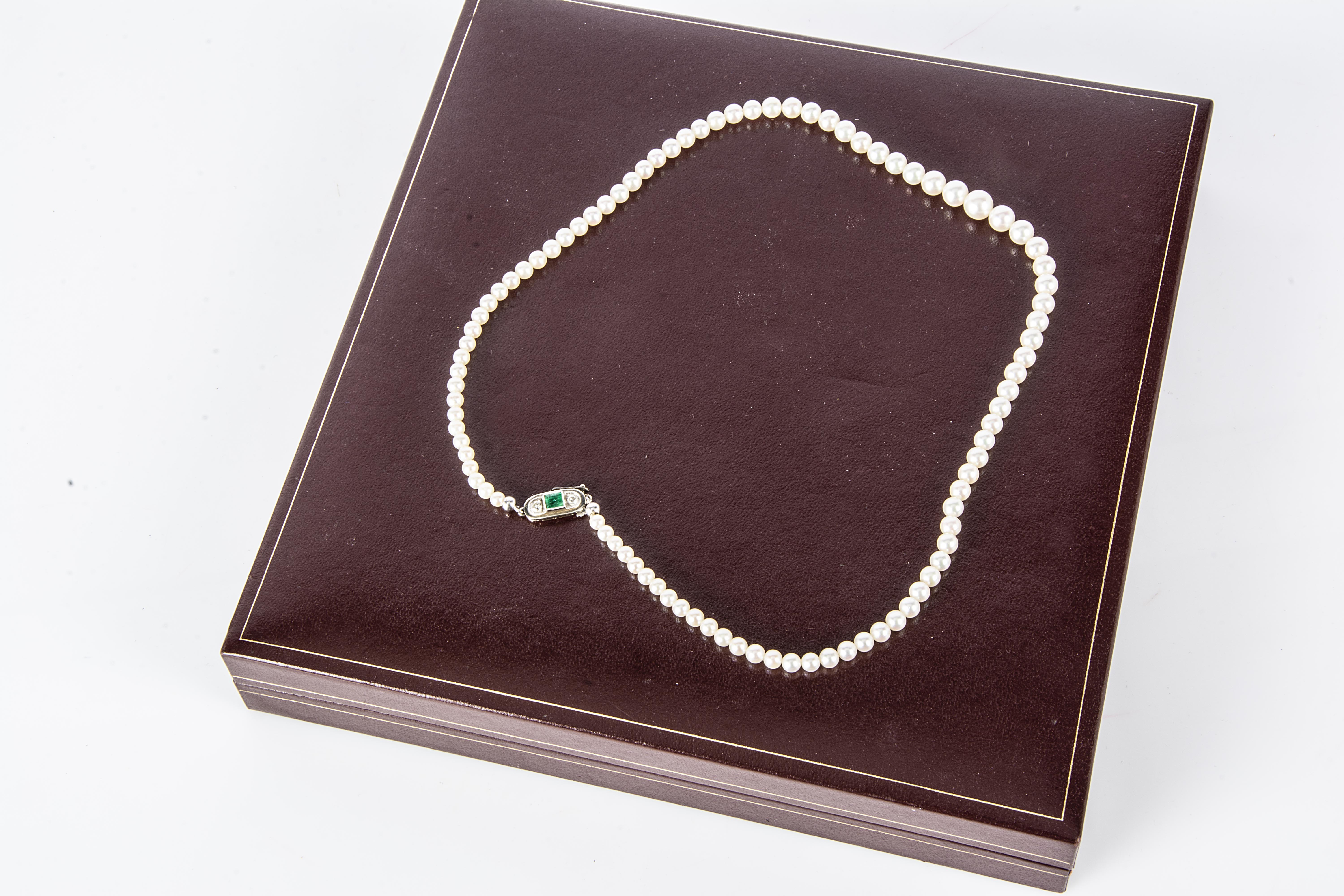 Lot 115 - A string of graduated, cultured pearls,