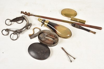 Lot 1054 - A collection of various accessories