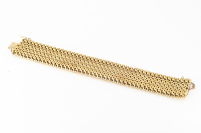 Lot 118 - A Kutchinsky 18ct gold basket weave heavy bracelet