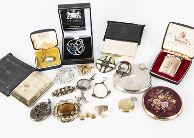 Lot 121 - A small collection of 9ct gold and late 19th Century costume jewellery