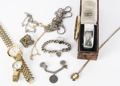 Lot 125 - A quantity of silver and costume jewellery