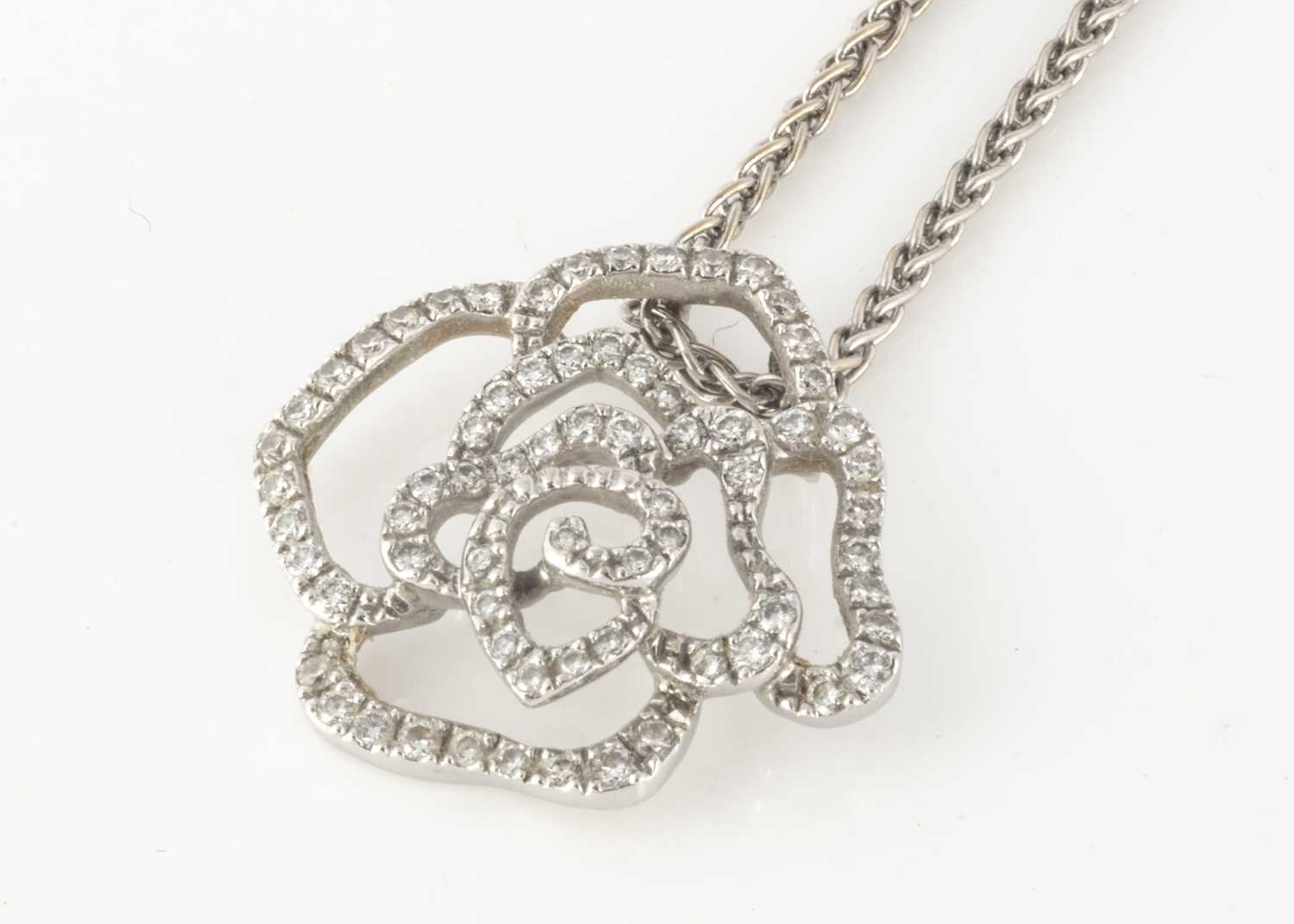 Lot 131 - An 18ct white gold and diamond pendant