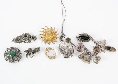 Lot 134 - A quantity of silver jewellery