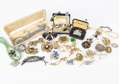 Lot 136 - A large quantity of costume jewellery