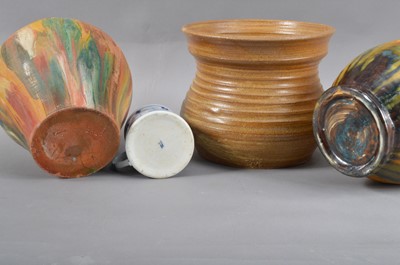 Lot 84 - A small selection of assorted ceramics and pottery