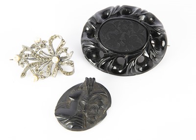 Lot 152 - A 19th Century oval pierced jet mourning brooch
