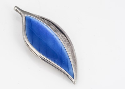 Lot 3 - A David Andersen silver and enamel leaf brooch