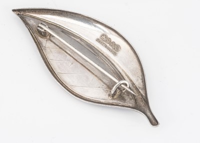 Lot 3 - A David Andersen silver and enamel leaf brooch