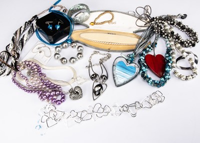 Lot 7 - A large collection of modern costume jewels