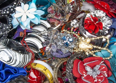 Lot 7 - A large collection of modern costume jewels