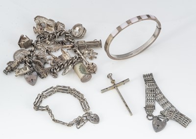 Lot 19 - A collection of silver jewels