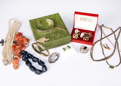 Lot 39 - A good collection of costume jewels