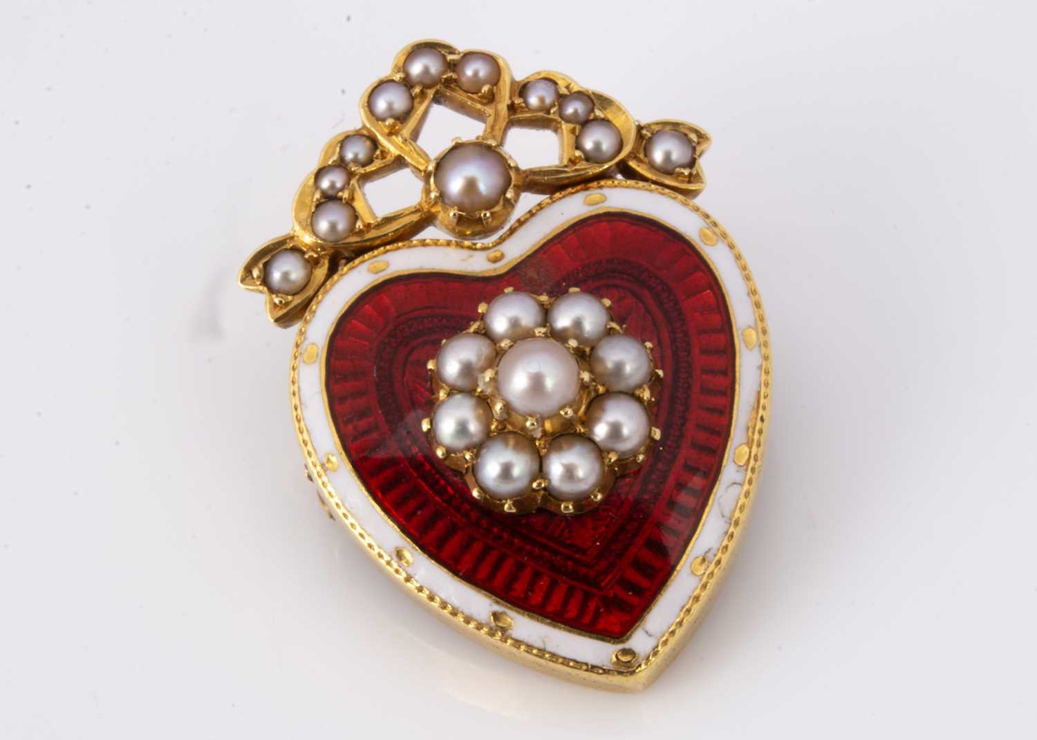 Lot 48 - A late 19th or early 20th Century 18ct gold heart enamel and seed pearl brooch