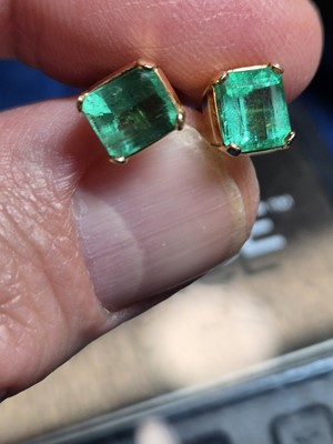 Lot 49 - A pair of continental yellow metal emerald ear studs