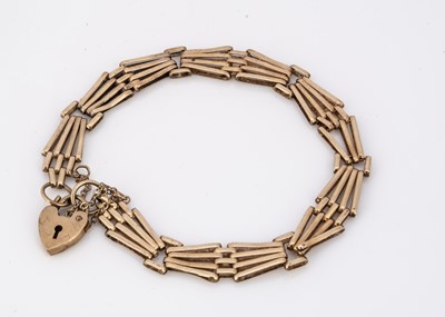 Lot 65 - A 9ct gold fan gate link padlock clasp bracelet