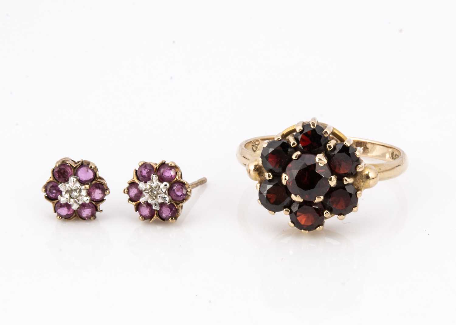 Lot 66 - A 9ct gold garnet cluster dress ring