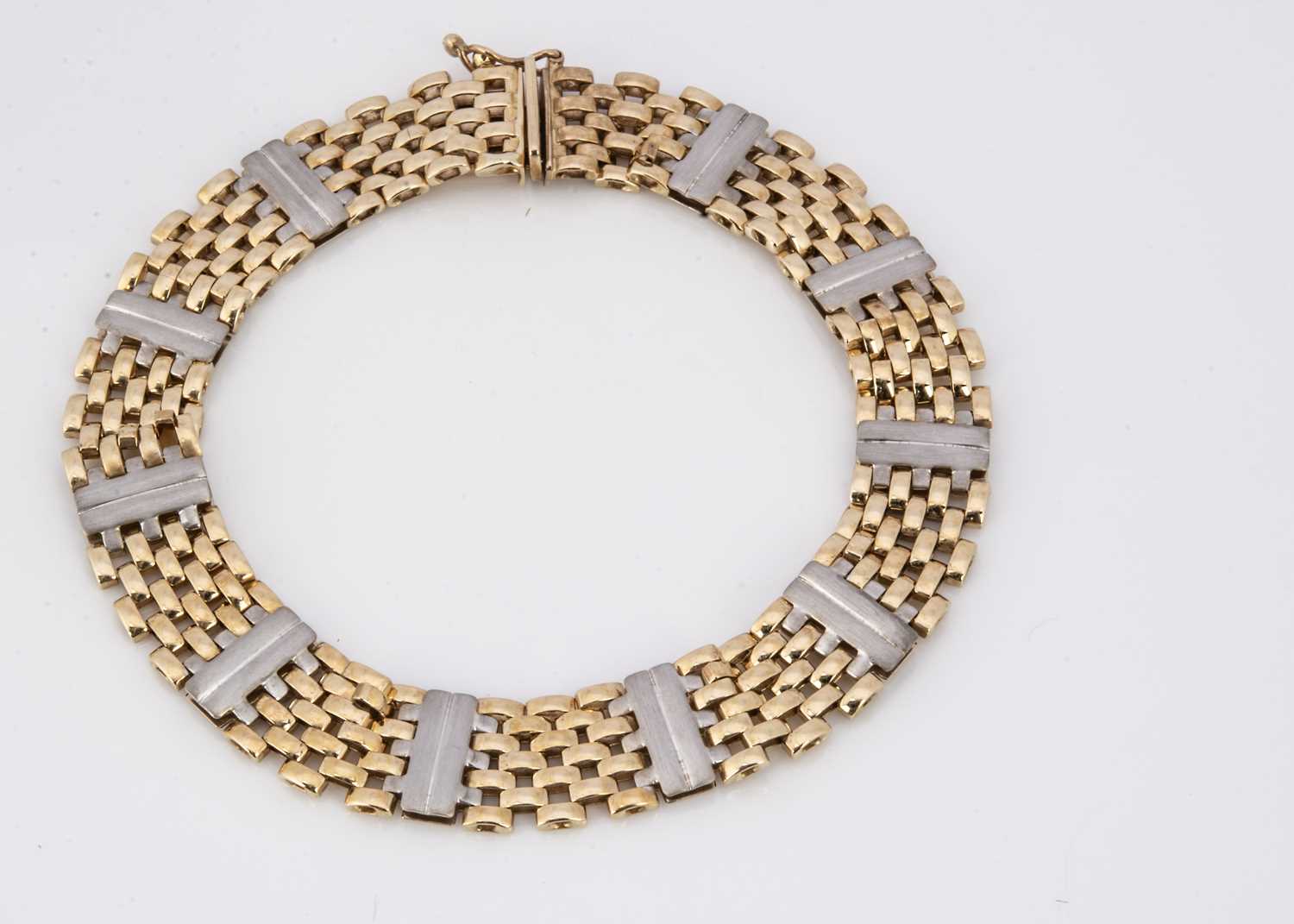 Lot 68 - A Continental 585 marked bi metal bracelet