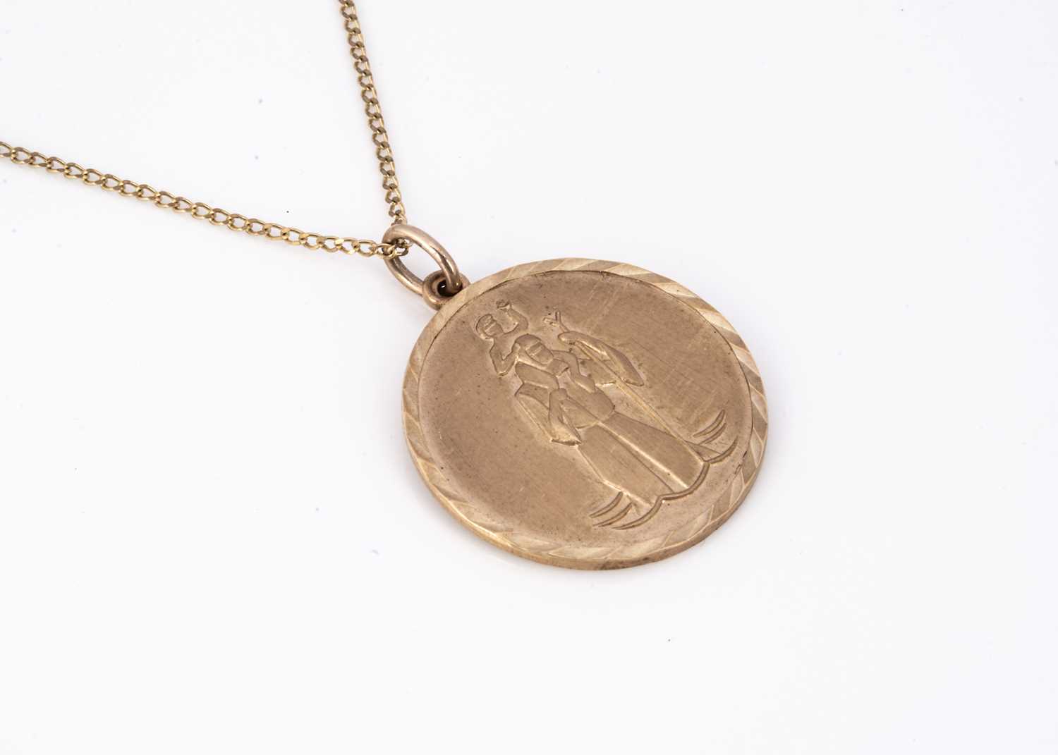 Lot 83 - A 9ct gold St Christopher medallion on a fine curb link chain