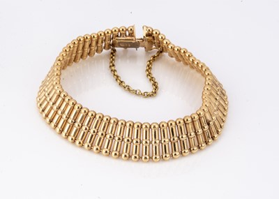 Lot 84 - A 9ct gold baton bracelet
