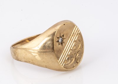 Lot 86 - A 9ct gold signet ring