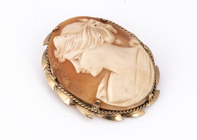 Lot 87 - A 20th Century shell carved cameo