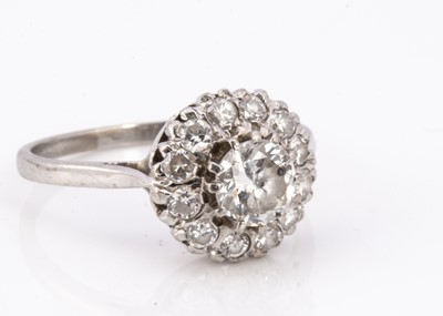 Lot 100 - A diamond cluster ring