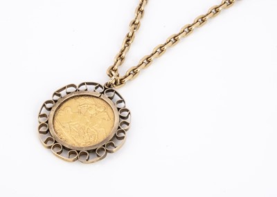 Lot 103 - A George V half sovereign 9ct gold mounted pendant