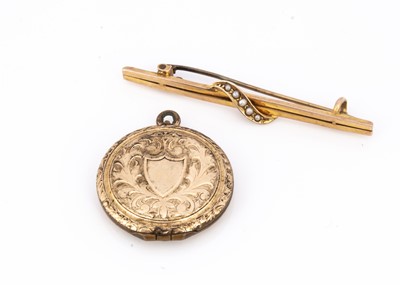 Lot 112 - A 9ct gold and seed pearl bar brooch with base metal pin