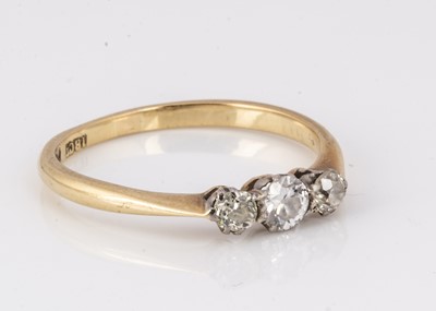 Lot 123 - An 18ct gold and platinum diamond three stone dress ring