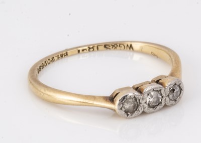 Lot 124 - An 18ct gold and platinum set three stone illusion dress ring