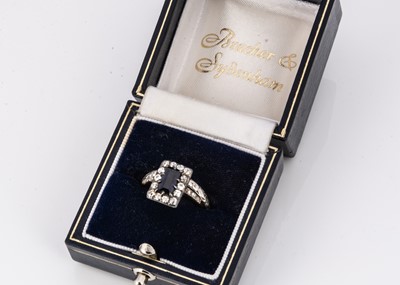 Lot 129 - An Art Deco diamond and blue paste white metal dress ring