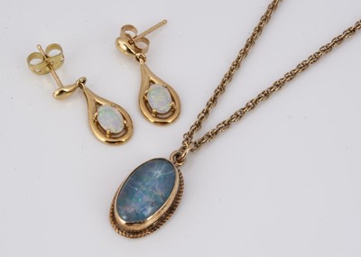 Lot 130 - An opal doublet pendant on a 9ct gold chain