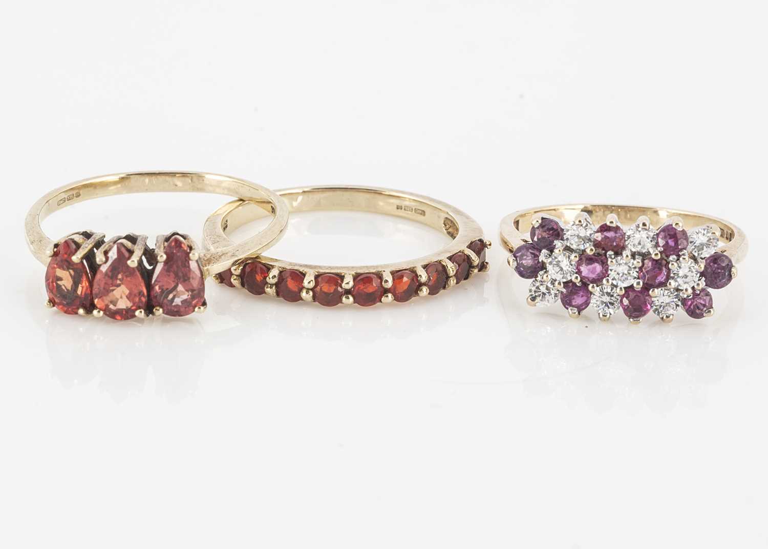 Lot 183 - A collection of three 9ct gold rings
