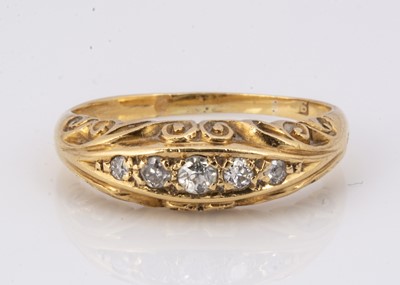 Lot 135 - An 18ct gold five stone diamond dress ring